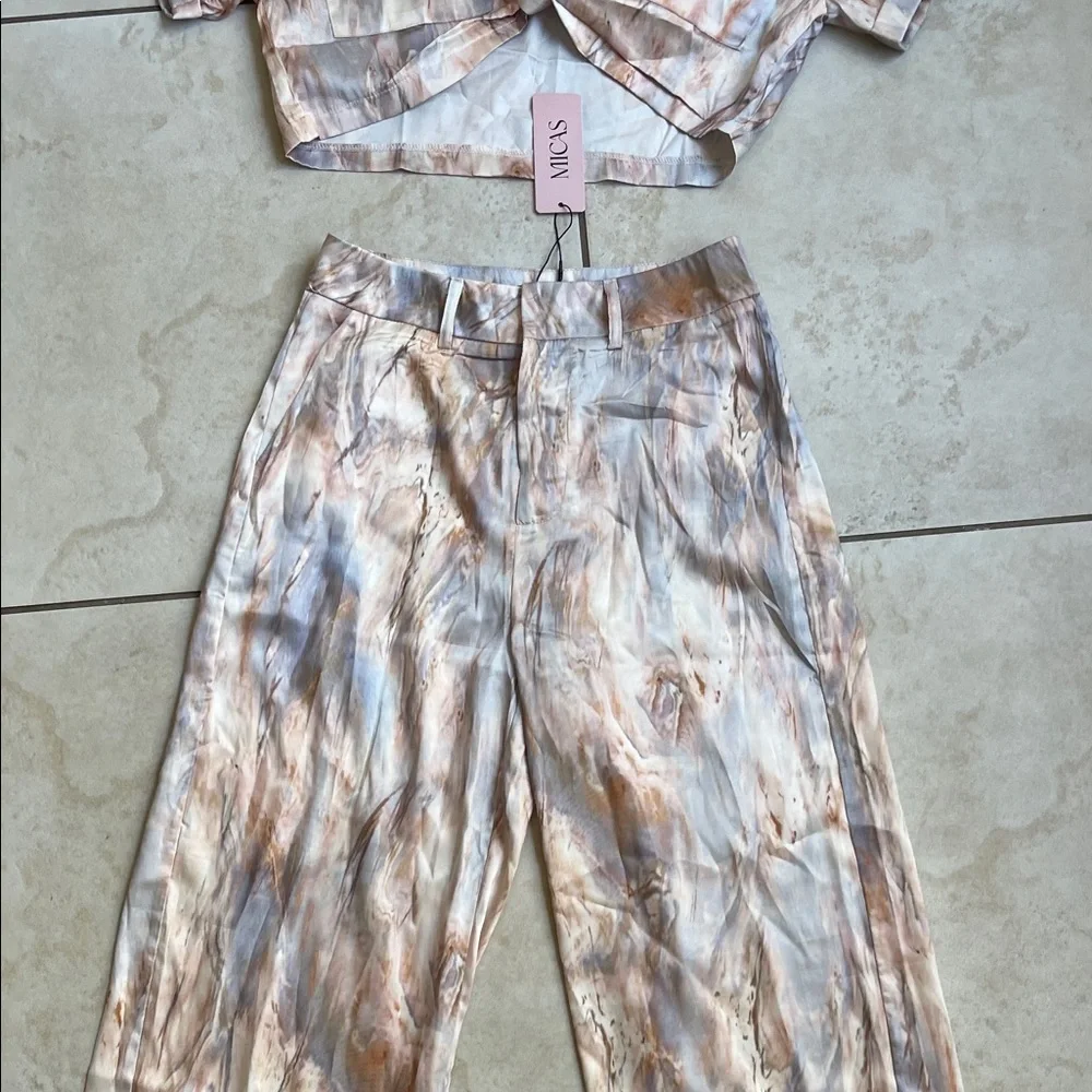Micas Abstract Two-Piece Set - Picture 2 of 9